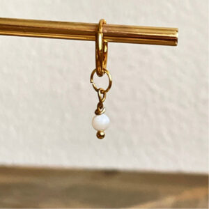 Goldplated creool met kralen schelp